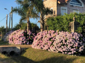 Casa a media cuadra del mar y Ruta 10, entre Manantiales y José Ignacio